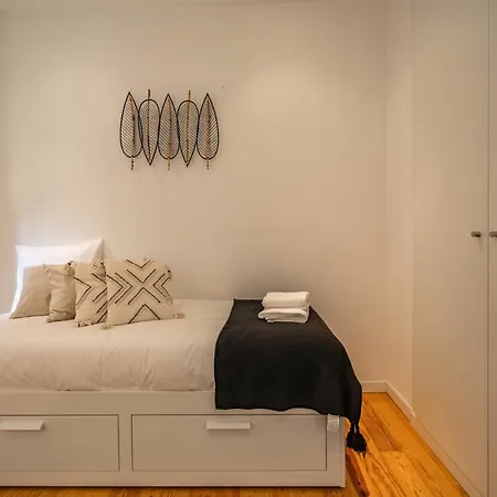 Akicity Campolide Peach Lisboa